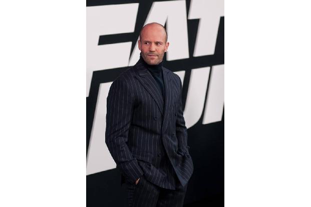 ...fehlendes Haupthaar noch lange kein Grund für fehlenden Sexappeal ist, beweisen wohl Jason Statham oder...