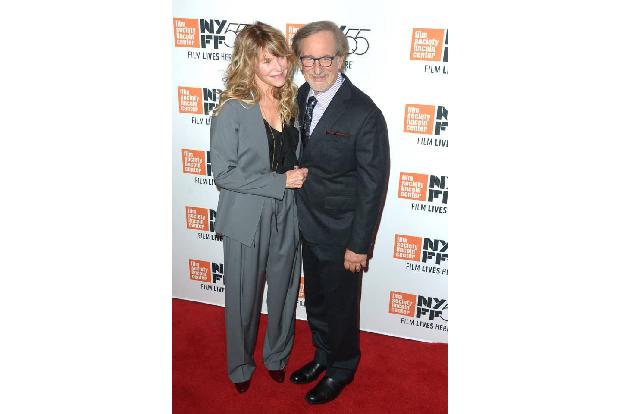 ...spendeten Regisseur Steven Spielberg und dessen Ehefrau Kate Capshaw, die sich das Blutvergießen nicht länger ansehen wol...