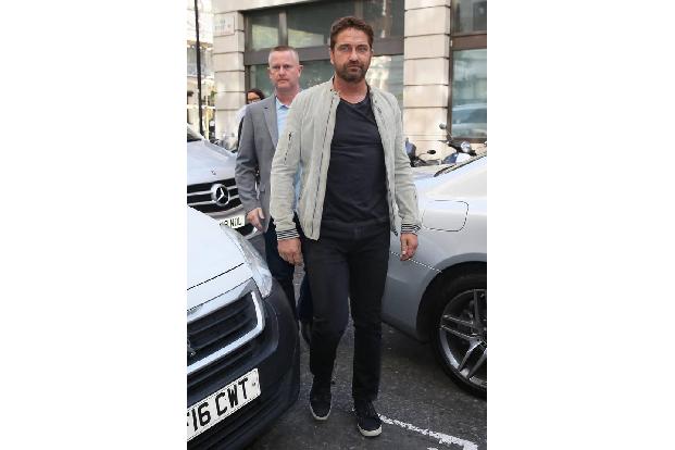 ...kommt der Nächstplatzierte, Gerard Butler, daher. Mit Ausnahme des allseits beliebten '300' hat der Actionstar nicht gera...