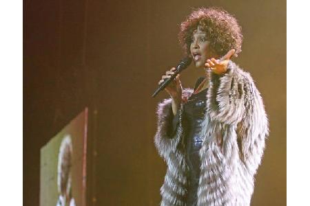 …soll er mit der 2012 verstorbenen Sängerin Whitney Houston (†48) liiert gewesen sein. Bestätigt ist dieses Gerücht nicht – ...