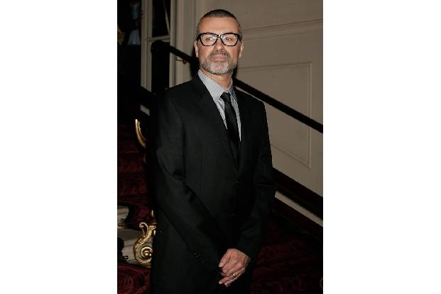 …zu George Michael, der gemeinsam mit seinem Bandkollegen Andrew Ridgeley den ultimativen Weihnachtssong schrieb. 1984 veröf...