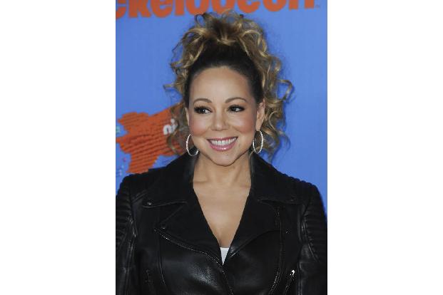 …'All I Want for Christmas Is You' von Mariah Carey ist das zweite Stück auf Mariahs Album 'Merry Christmas'. Obwohl der Son...