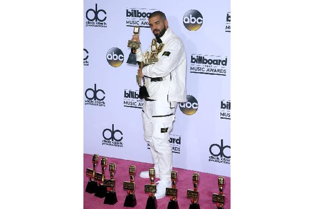 ...für den gibt es nur einen Ort, ordentlich Kohle zu lassen: Einen Stripclub. Rund 44.000 Euro gab Rapper Drake in einer Sp...