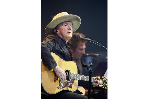 ...nach mehreren Jahrzehnten als erfolgreicher Musiker und Schauspieler, liebt es Marius Müller-Wersternhagen nach wie vor a...