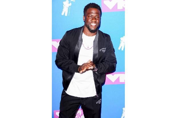 Zu früh gefreut: Kevin Hart war nicht einmal 48 Stunden als Moderator für die Oscars 2018 vorgesehen. Homophobe Äußerungen i...