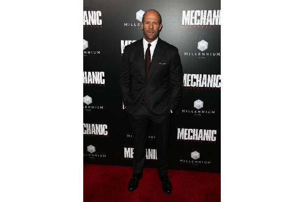 …Jason Statham wurde tatsächlich dank Regisseur Guy Richie zum Action-Helden. Vor seiner erfolgreichen Karriere war der Freu...