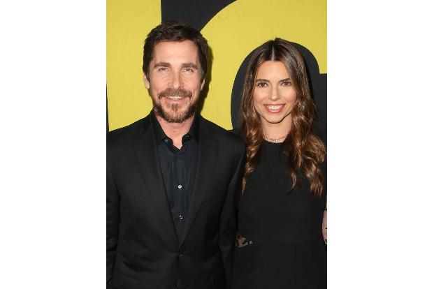 ...Christian Bale (hier mit seiner Frau Sibi Blažić) verschwindet tatsächlich vollkommen in seiner Rolle als Politiker und ü...