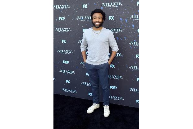 Eigentlich kennt man Donald Glover als US-Rapper und -Sänger Childish Gambino. Hin und wieder steht der Musiker aber auch al...