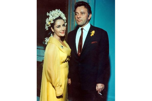 …Elizabeth Taylor trug Anfang der 60er einen Ring im Wert von 7,8 Millionen Euro am richtigen Finger: Ihre Verlobter Richard...