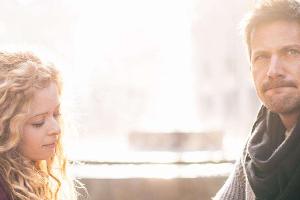 Zu enge Beziehung: Bist du von deinem Partner seelisch abhängig?