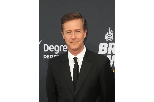 ...Edward Norton nie zu 'Der unglaubliche Hulk' geäußert, allerdings kursierten bereits vor der Veröffentlichung Gerüchte, e...