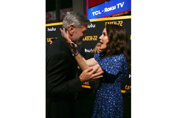 ...Premiere auch alle wissen. Ob Amal da nicht eifersüchtig wird? Wohl kaum, denn das Ehepaar zeigt sich in Interviews - unt...