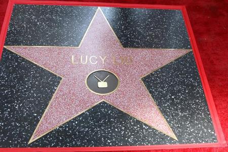 ..1. Mai war es auch für Lucy Liu so weit: Die Schauspielerin erhielt in einer längst überfälligem Zeremonie ihre wohl verdi...