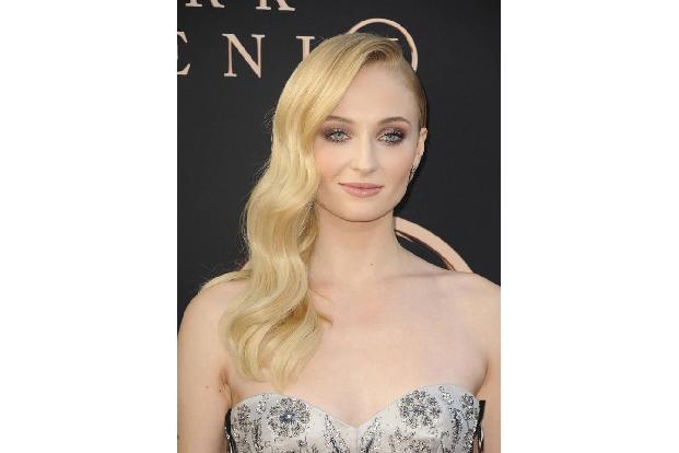 Sophie Turner, bekannt aus 'Game of Thrones', spielt Jean Grey, die solche Kräfte entwickelt, das sie zur Gefahr für die gan...