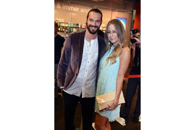 Jenny Elvers wollte an diesem Abend eigentlich nur entspannt stöbern. Dass ihr neuer Freund Simon Lorinser auf dem TK Maxx L...