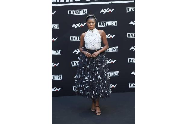 Zugegeben: Gabrielle Union guckt wie drei Tage Regenwetter. Das Outfit an sich aber schreit nach Hochsommer.