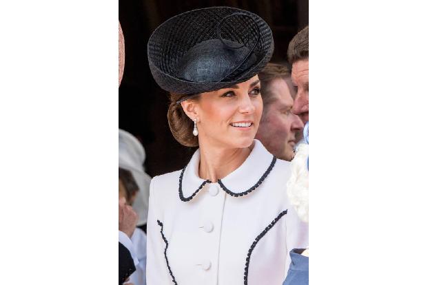 ...ihre Schwiegertochter, Herzogin Catherine, war zur Prozession erschienen.
Herzogin Meghan fehlte leider, sie kümmerte si...