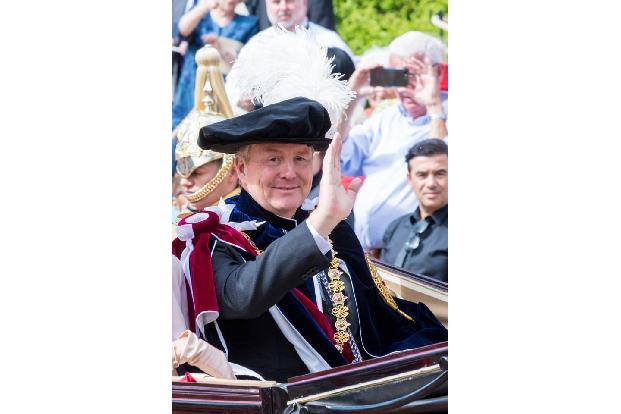 ...König Willem-Alexander von den Niederlanden, der schon ein Jahr länger auf dem Thron sitzt, nachdem seine Mutter, Königin...