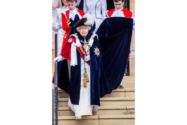 Oberhaupt des Ordens ist – wie sollte es anders sein – Queen Elizabeth II. Das britische Königshaus ist und bleibt eben Spit...