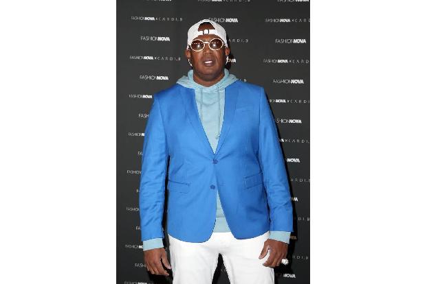 Auch Master P weiß, dass man mit Musik allein nicht mehr zur Milliarde kommt. Er hat in Immobilien, die Turnschuhkette Foot ...