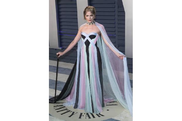 Zweifelsfrei ist die an multipler Sklerose erkrankte Selma Blair eine Kämpfernatur – deswegen wirkt ihr Cape auch wie ein Su...