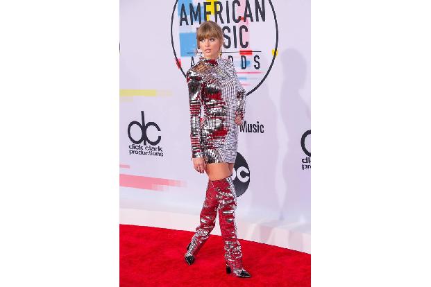 2015 thronte Taylor Swift mit ihrem Erfolgsalbum '1989' gerade ganz oben in den Charts. Kein Wunder, dass sie in diesem Jahr...