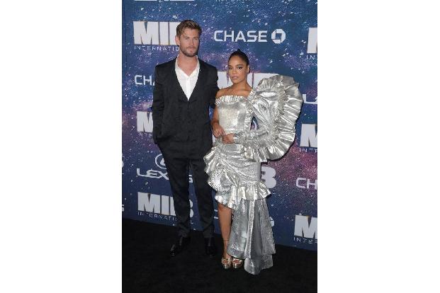 Chris Hemsworth als Agent H und Tessa Thompson als Agent M sorgen in 