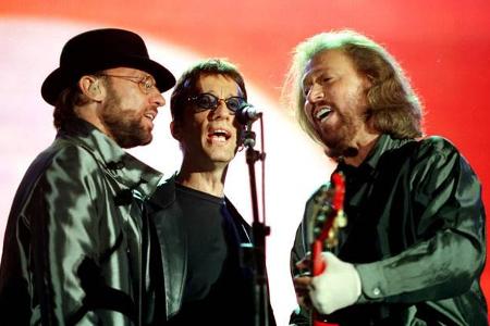 In den Sechzigern und frühen Siebzigern gehörten die Bee Gees zu den Bands, die in einem Atemzug mit den Beatles und den Rol...