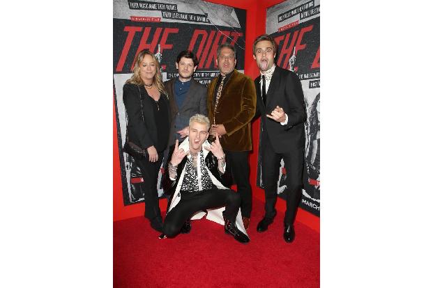 Und das ist das Team: Machine Gun Kelly (vorne) spielt in 'The Dirt' Rocker Tommy Lee, Iwan Rheon (zweiter von links) verkör...