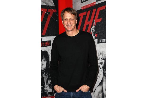 ...weitere Freunde der Bandmitglieder von Mötley Crüe waren angereist, wie etwa der legendäre Skateboarder Tony Hawk. Ob ihm...
