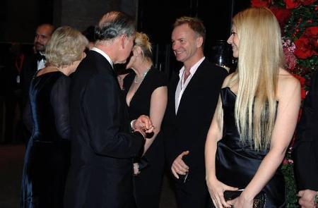 ...der Prince's Trust ist mehr als nur eine regelmäßige Gelegenheit zum Händeschütteln, wie hier auf einer Gala im Londoner ...