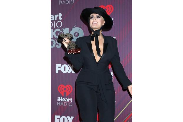 Seine Kollegin Bebe Rexha sahnte in der Kategorie Country Song des Jahres ab. Ein erfolgreiches Jahr für die Sängerin, denn ...