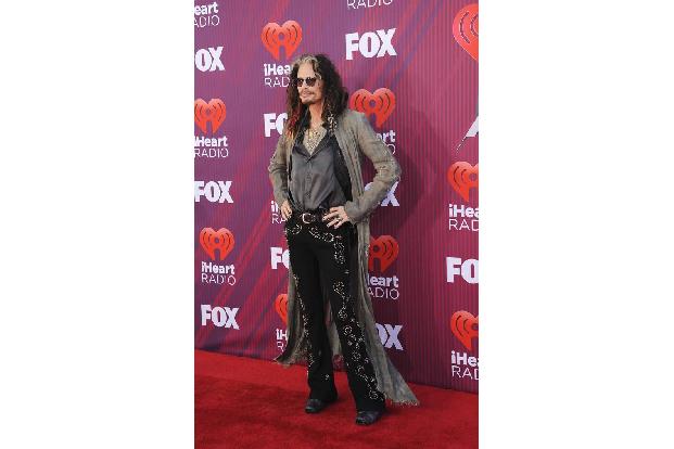 Doch nicht nur Preisträger kommen zur Gala, auch ein Altrocker wie Aerosmith-Frontmann Steven Tyler schaut gern mal vorbei, ...