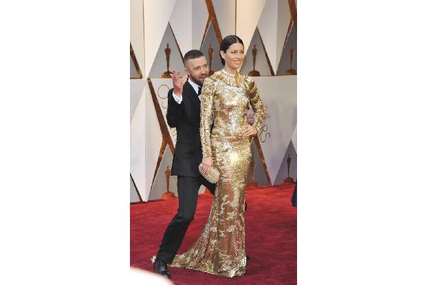 …ist eine Disziplin, die auch Justin Timberlake perfekt beherrscht. Bei den Oscars 2017 veräppelte er so seine Frau Jessica ...