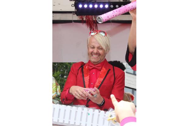 Ross Anthony hat stets ein Lächeln im Gesicht. Das war aber nicht immer so, denn jetzt hat er verraten, dass er von seinen M...