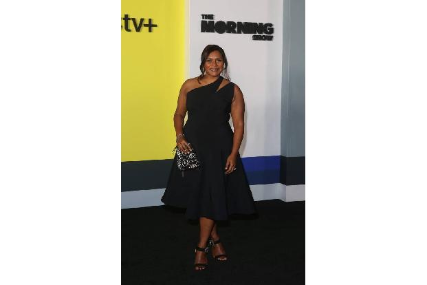 ...Schauspielerin Mindy Kaling gesellte sich zu den anderen Gästen. Auch sie war kürzlich in einer Komödie über TV News zu s...