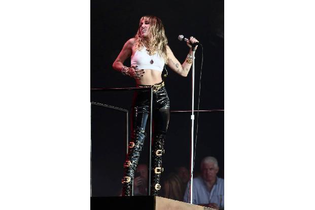 Miley Cyrus’ Liebesleben sorgt immer wieder für Schlagzeilen: Nach nur zehn Monaten Ehe hatte…