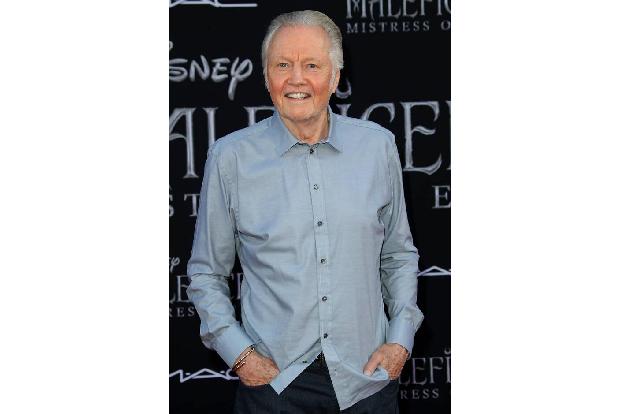 ...Jon Voight, Angelina Jolies Vater, denn die beiden sind seit Jahrzehnten zerstritten, auch wenn sie sich zwischendurch im...
