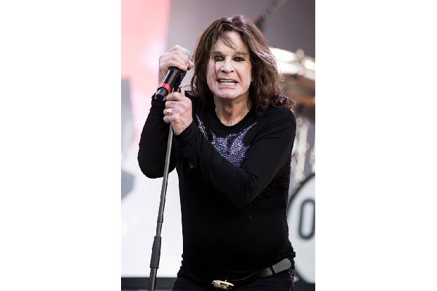 Ozzy Osbourne ist sogar selbstironisch. Er ist schon auf seiner zweiten Tour, die 'No More Tours' heißt. Dabei hatte er bere...