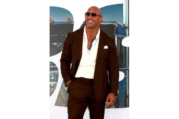 Dwayne 'The Rock' Johnson war so angetan über seinen Award, dass er bekanntgab, dass er den Titel jetzt für alle Ewigkeit in...