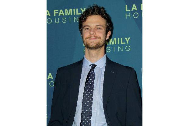 ...Jack Quaid, dem Sohn von Dennis Quaid und Meg Ryan. Als sich seine Eltern trennten, habe er keine ruhige Minute gehabt, d...