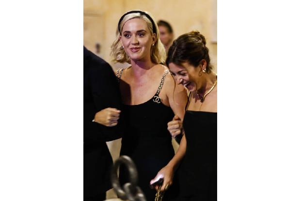 Katy Perry kämpfte vor Gericht gegen Nonnen. Diese hatten ihr eigenes Kloster hinter dem Rücken ihrer Erzdiözese verkauft, u...