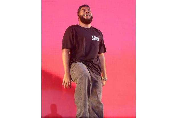 ...bester Künstler in der Kategorie Rock/Pop darf sich Khalid über einen American Music Award freuen. Für 'Free Spirit' erhi...