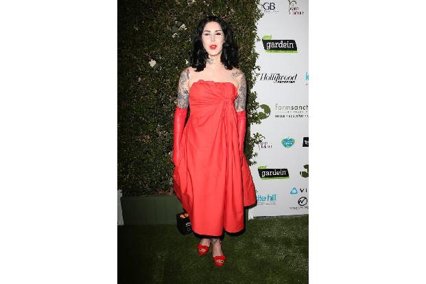 …über den Look von Tattoo-Künstlerin Kat Von D sagen. Mal im Ernst: Ohne Handschuhe wäre das Kleid vielleicht gerade noch so...