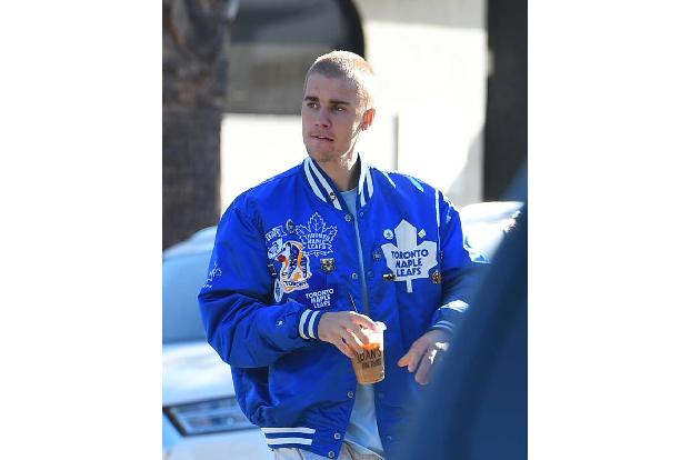 Justin Bieber ließ sich ebenfalls am Rande des Coachella Festivals zu einem Besuch hinreißen. Der Sänger gibt allerdings auc...