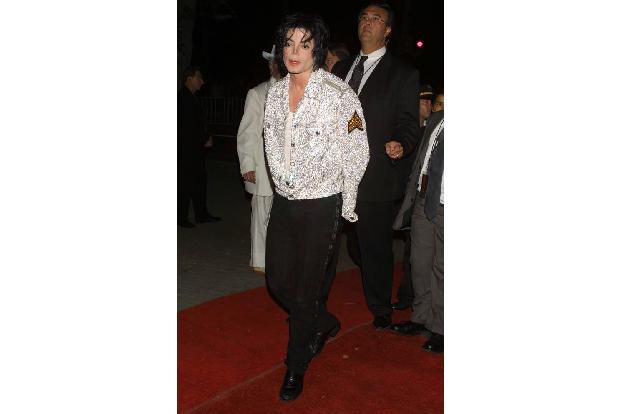 Ursprünglich sollte Michael Jackson 2009 10 Konzerte in der Londoner O2-Arena spielen. 230.000 Karten waren in einer Stunde ...