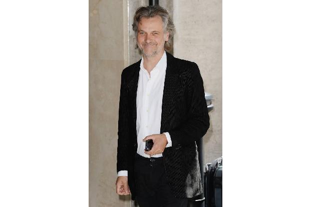 ...der Sänger von seinem Songschreiber Guy Chambers, der für die eingängigen Melodien verantwortlich zeichnete. Danach ging ...