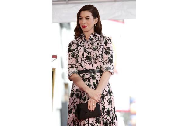 Anne Hathaway ist glücklich mit Adam Shulman verheiratet, erwartet gerade ihr zweites Kind. An die Zeiten mit dem ewig fremd...