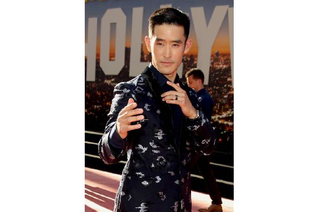…Mike Moh überzeugte hingegen mit coolen Posen auf dem Red Carpet. Doch er hatte starke Konkurrenz! Denn keiner ist…