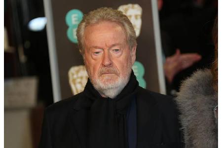 Es muss auch nicht immer beschaulich zugehen bei den älteren Herren im Filmgeschäft: Produzent Ridley Scott kann auch Action...